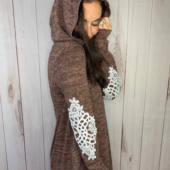 ✨LAST ONE!✨ Mocha hoodie with embroidered Elbows - Picture 2 of 7